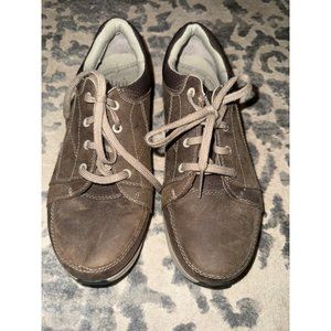 Ahnu brown suede, women’s comfort shoes, size 7.5‎